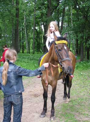 Катание на лошадях на Троицу в Демьяново
